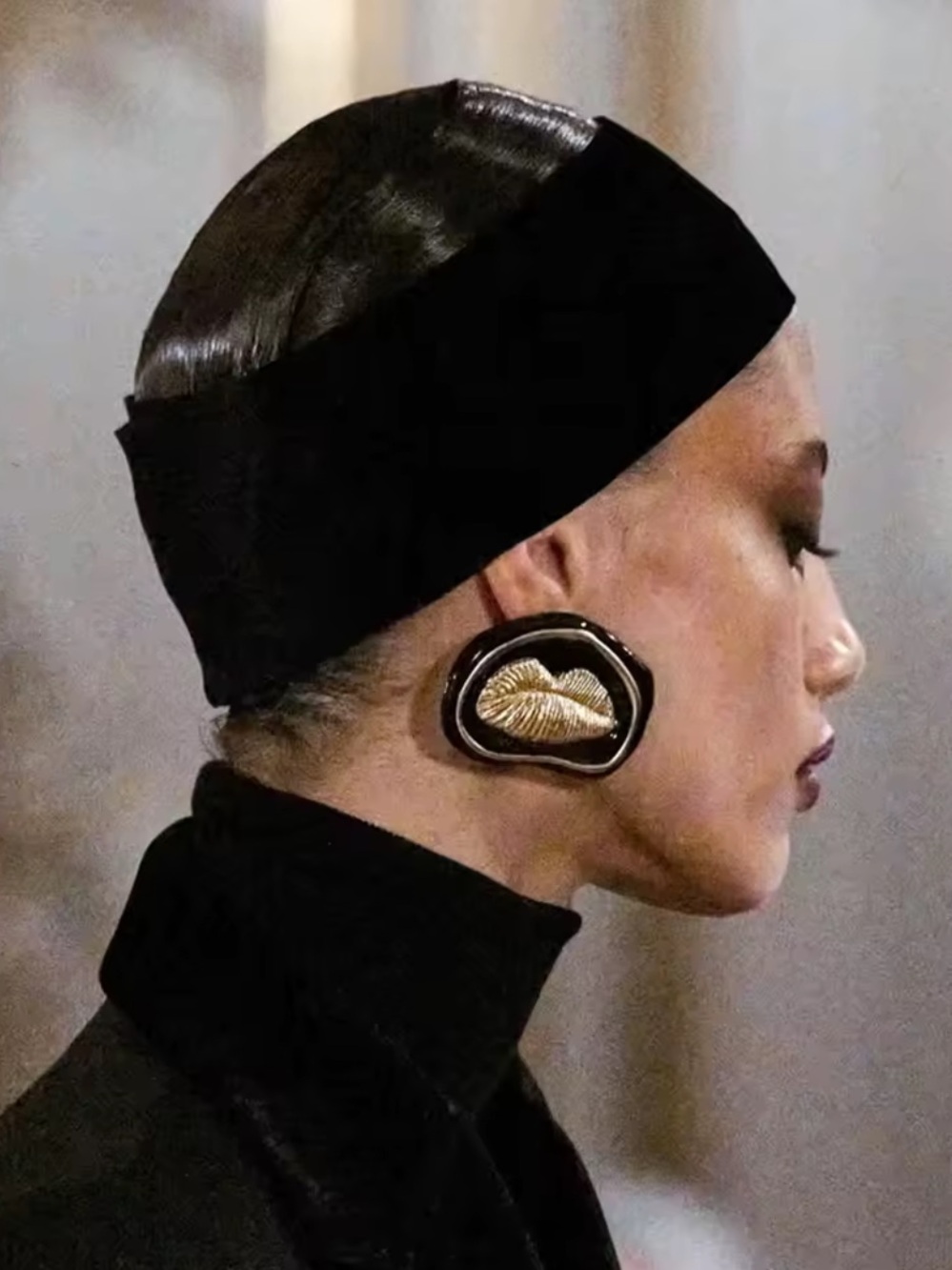 Black & Gold earings Set lips oversized vintage